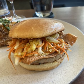 Senia - Ahi sandwich - Cocktail Bars Near Me - Honolulu, Hawaii