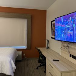 Holiday Inn Express & Suites Malvern - Two queen room