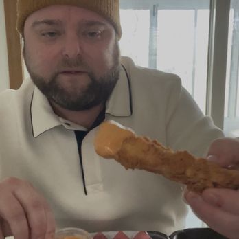 Byrd's Hot Chicken - Very dry chicken overcooked. - Chicken Shop Near Me - Schererville, Indiana