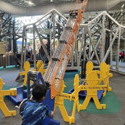 The popular crane attraction The popular crane attraction