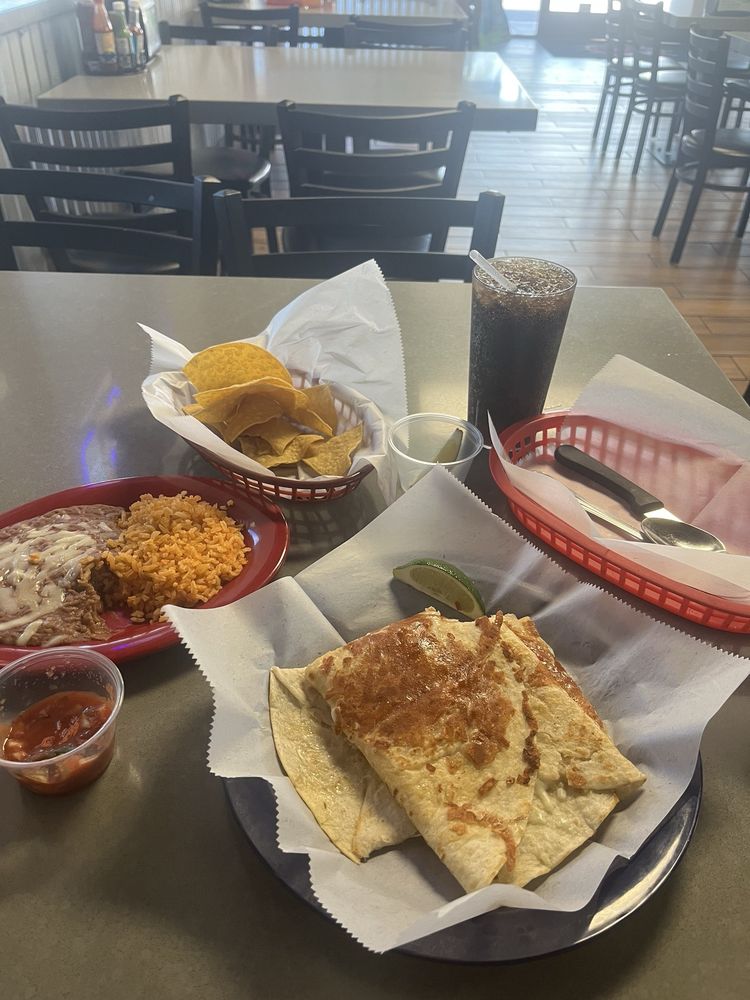 Los Capitanes Mariscos y Taqueria
