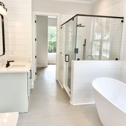 Pinewood Construction Group - Bathroom