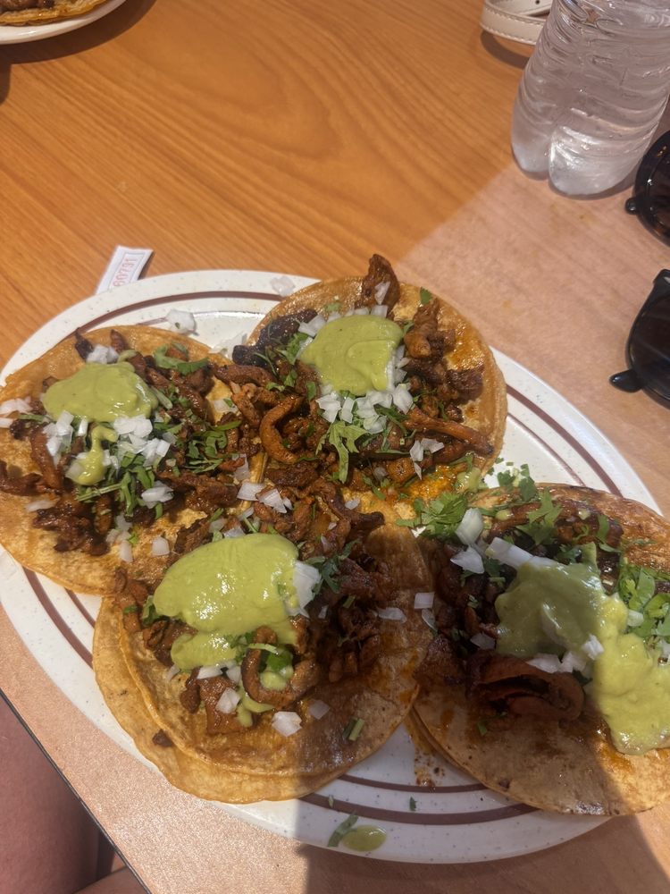 Tacos El Cabezon Logo