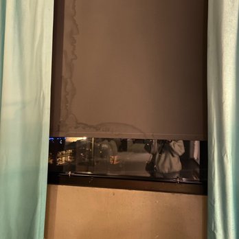 Hotel Nyack - JDV by Hyatt - Water stains on wall and shade - Hotels Near Me - Nyack, New York Hotel Nyack - JDV by Hyatt - Water stains on wall and shade - Hotels Near Me - Nyack, New York