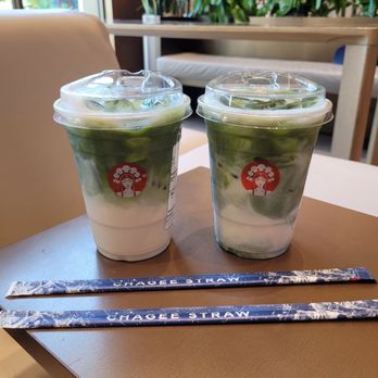 CHAGEE Modern Teahouse - Jasmine Green Matcha Latte and Peach Oolong Matcha Latte - Coffee & Tea Near Me - Los Angeles, California