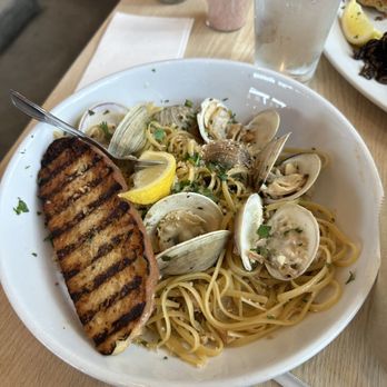 Lure Fish House - Linguine with Clams - Seafood Near Me - Porter Ranch, California Lure Fish House - Linguine with Clams - Seafood Near Me - Porter Ranch, California