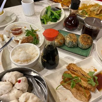Yum Cha - Vegetarian dim sum (Steam BBQ Imitation Meat Bun, Vegan Chives Dumpling, Vegetarian Duck, Crispy Taro Cake, Chinese Broccoli) - Dim Sum Near Me - Las Vegas, Nevada Yum Cha - Vegetarian dim sum (Steam BBQ Imitation Meat Bun, Vegan Chives Dumpling, Vegetarian Duck, Crispy Taro Cake, Chinese Broccoli) - Dim Sum Near Me - Las Vegas, Nevada