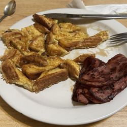 Amari's Restaurant - 2 slices of French toast and turkey  bacon