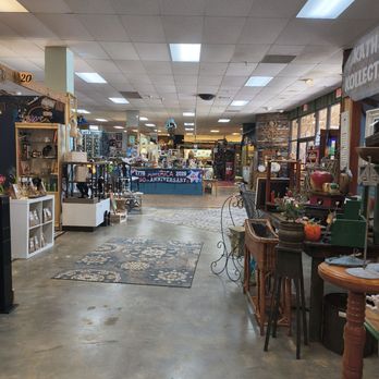 Blue Octopus Antiques & Artisans - Antiques Near Me - Eden, North Carolina Blue Octopus Antiques & Artisans - Antiques Near Me - Eden, North Carolina