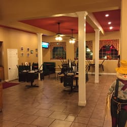 Simple Simon's Pizza - Main dining room.