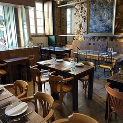 Le Petit Café - Interior