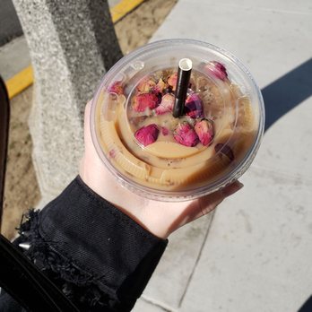 Hojas Tea House - Desserts Near Me - Long Beach, California