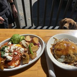 Loco moco, huevos rancheros
