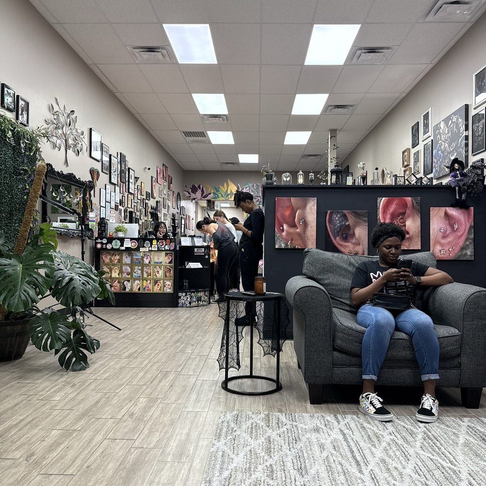 Body Art Piercing Studio - Waiting area and jewelry counter - Piercing Near Me - Houston, Texas Body Art Piercing Studio - Waiting area and jewelry counter - Piercing Near Me - Houston, Texas