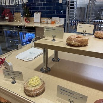 Oliboli Donuts - Interior - Donuts Near Me - Tustin, California