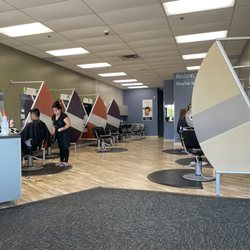 Great Clips - Inside