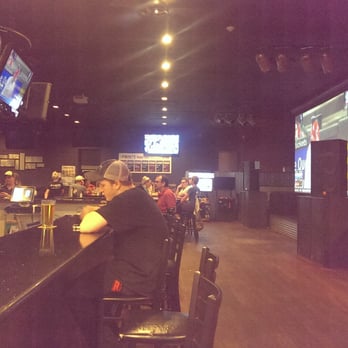 The Pointe Grill & Bar - Televisions that show current sports - American Near Me - Prior Lake, Minnesota