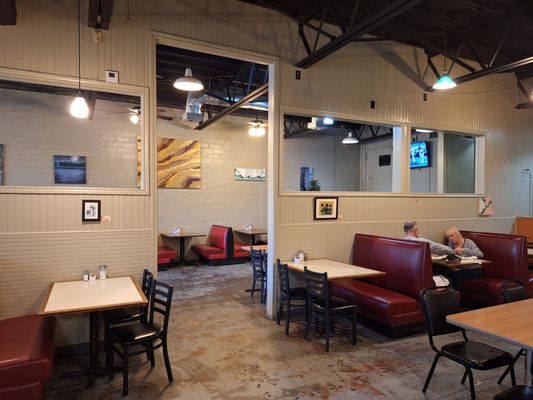 Mama's Restaurant by null