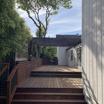 Farrar Construction: The Deck Specialist - Finished main deck after sand/stain. - Decks & Railing Near Me - Sebastopol, California
