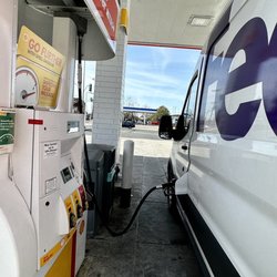 Shell - Clean pumps, Easy off and on Tennyson