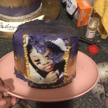 Roeser's Bakery - This was the top cake that feel over - Bakeries Near Me - Chicago, Illinois