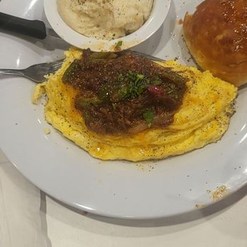 T's Brunch Bar - Oxtail omelet - Breakfast & Brunch Near Me - Atlanta, Georgia