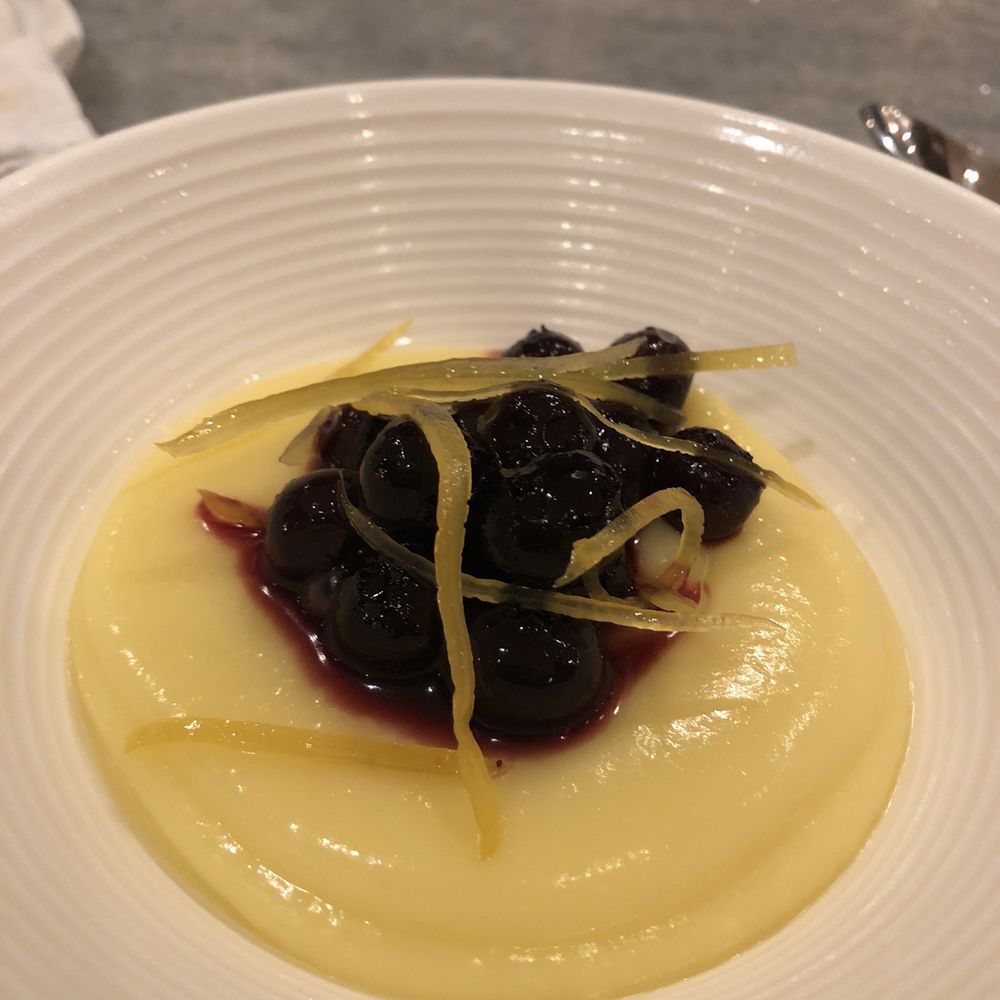 Café Frank - Lemon curd & blueberries - Cafes Near Me - Charlottesville, Virginia