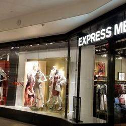 Express - There is a men's and woman's store, which are connected by an awkward corridor