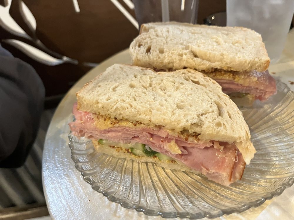 Dude’s Kitchen Logo