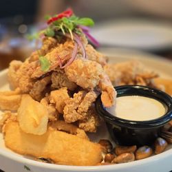 Fried seafood combination, ok.