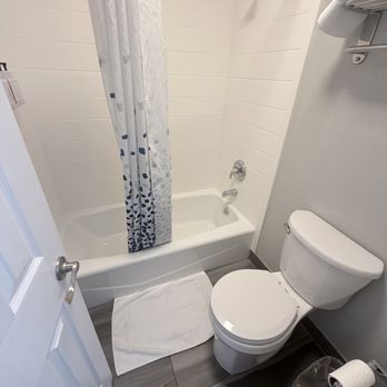Green Country Inn - Bathroom in 112. Nice and clean. - Hotels Near Me - Henryetta, Oklahoma Green Country Inn - Bathroom in 112. Nice and clean. - Hotels Near Me - Henryetta, Oklahoma