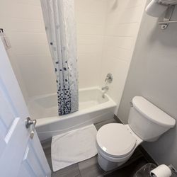 Green Country Inn - Bathroom in 112. Nice and clean.