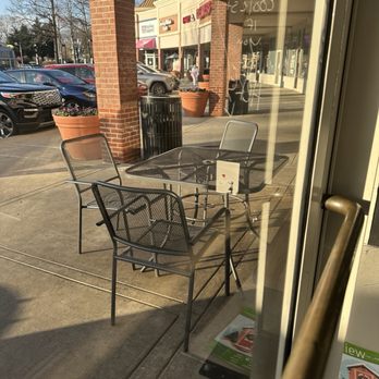 Wooboi Hot Chicken - Outdoor seating - Chicken Shop Near Me - Fairfax, Virginia