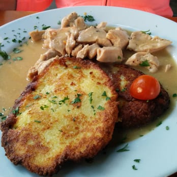 Wirtshaus Frankenstube - Geschnetzteltes von der Hähnchenbrust in Pfefferrahmsauce
mit Kartoffelplätzchen - German Near Me - Nuremberg, BY Wirtshaus Frankenstube - Geschnetzteltes von der Hähnchenbrust in Pfefferrahmsauce
mit Kartoffelplätzchen - German Near Me - Nuremberg, BY