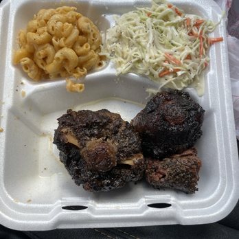 Franklins Smokin Barnyard - Smoked oxtail with Mac n cheese and Cole slaw - Food Trucks Near Me - Winchester, Virginia