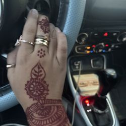 Diya's Threading & Waxing Salon - First time coming in , customer service is great & so welcoming..   definitely will be coming back!!!