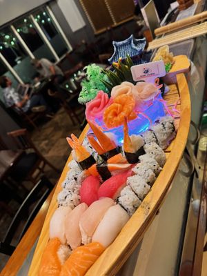 MAKI SUSHI AND THAI RESTAURANT by null