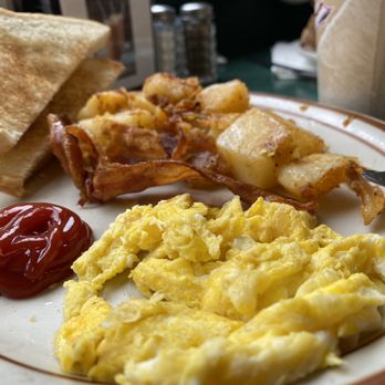 Brighton Cafe - Eggs and side of bacon - Breakfast & Brunch Near Me - Brighton, Massachusetts