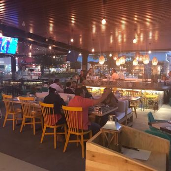 La Uno Cevichería - La terraza de noche. Excelente lugar para convivir con familia y amigos - Caribbean Near Me - El Pueblito, QUE La Uno Cevichería - La terraza de noche. Excelente lugar para convivir con familia y amigos - Caribbean Near Me - El Pueblito, QUE