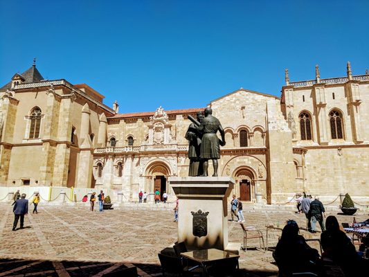 Basílica de San Isidoro by null