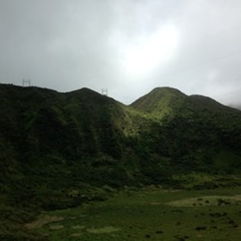 Ka'au Crater - The top of this ridge is about the halfway point of the hike. - Hiking Near Me - Honolulu, Hawaii Ka'au Crater - The top of this ridge is about the halfway point of the hike. - Hiking Near Me - Honolulu, Hawaii