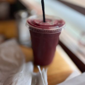 The Local Grocer - Delicioso!Very berry smoothie - Breakfast & Brunch Near Me - Conway, New Hampshire The Local Grocer - Delicioso!Very berry smoothie - Breakfast & Brunch Near Me - Conway, New Hampshire