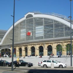 Liverpool Lime Street Station - The newly refurbished entrance to Lime Street Station