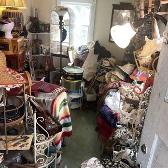 Reds Breakfast & Lunch - Antique store next to Reds - Breakfast & Brunch Near Me - Pawcatuck, Connecticut