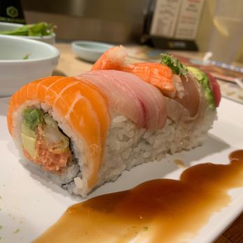Oki Doki Sushi - 8 Pieces Rainbow Roll - Sushi Bars Near Me - Hermosa Beach, California