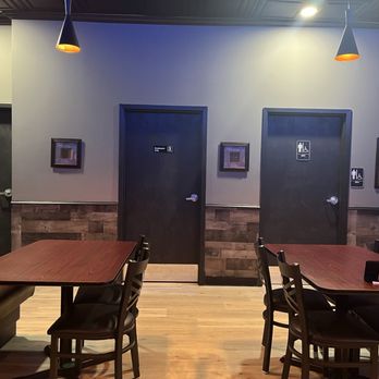 Z Kabob & Grill - Dining area - Kebab Near Me - Winchester, Virginia Z Kabob & Grill - Dining area - Kebab Near Me - Winchester, Virginia