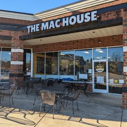 The Mac House - Entrance and outside seating