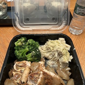Outback Steakhouse - Takeaway: Grilled chicken breast, grilled onions, broccoli and mashed potatoes - Steakhouses Near Me - Southington, Connecticut Outback Steakhouse - Takeaway: Grilled chicken breast, grilled onions, broccoli and mashed potatoes - Steakhouses Near Me - Southington, Connecticut