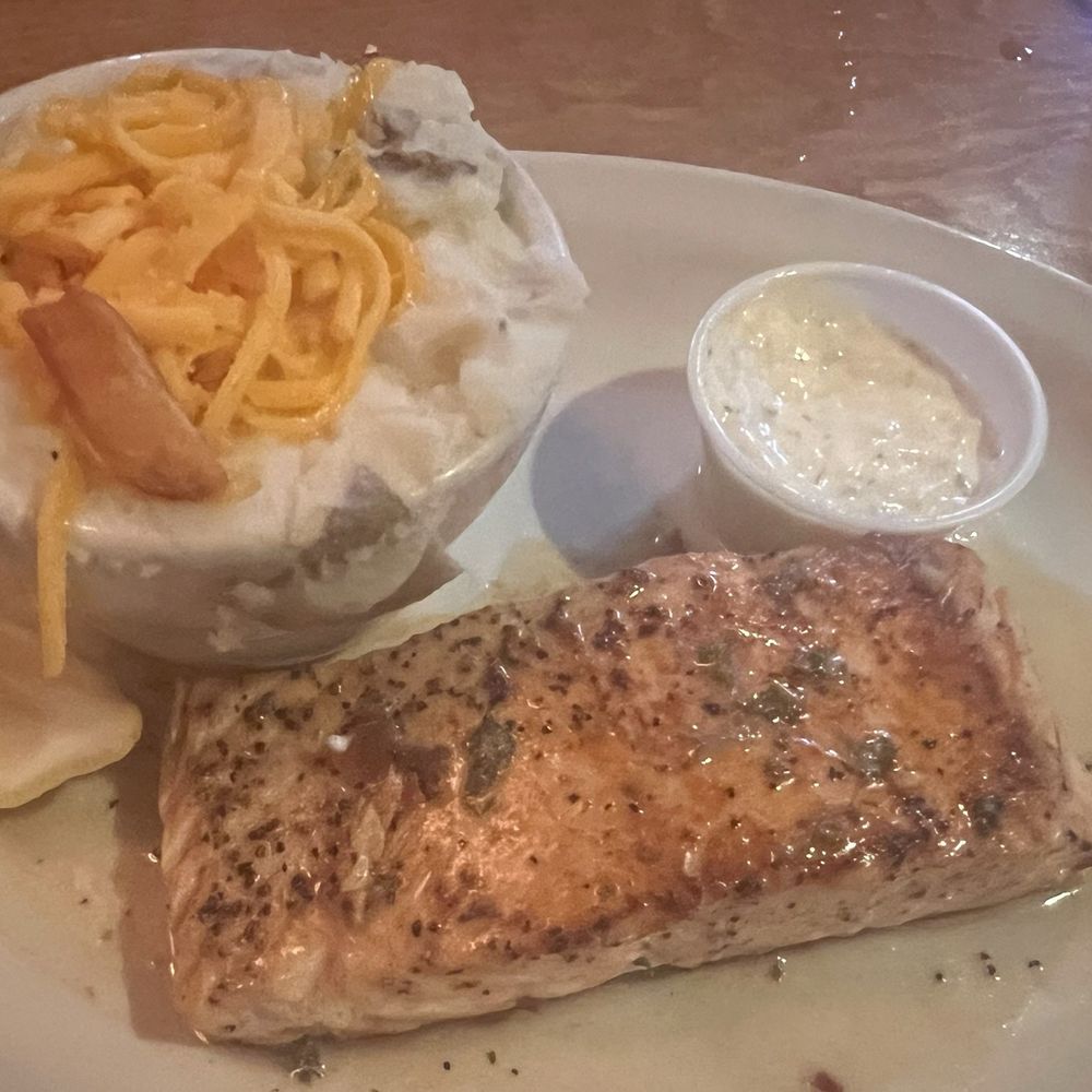 Grilled Salmon* with Mashed Potatoes