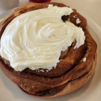 Broadway Diner - Huge cinamonroll - American Near Me - Baraboo, Wisconsin Broadway Diner - Huge cinamonroll - American Near Me - Baraboo, Wisconsin